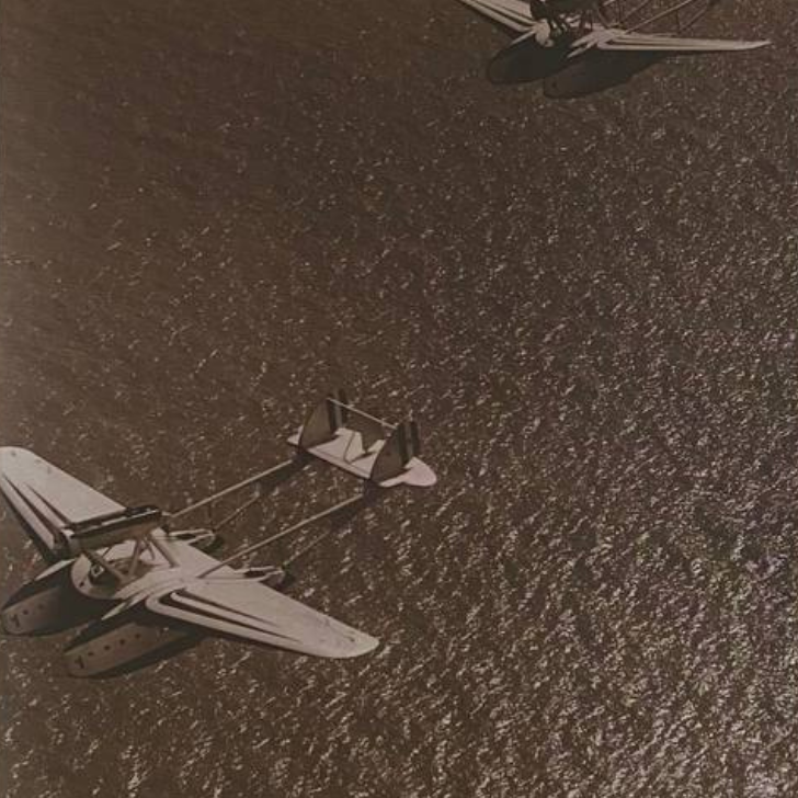 Trasvolata Atlantico del Nord - Cielo dell'Atlantico, 5 Luglio. La coppia di S.55-X, in primo piano, appartiene ad una Squadriglia "stellata".