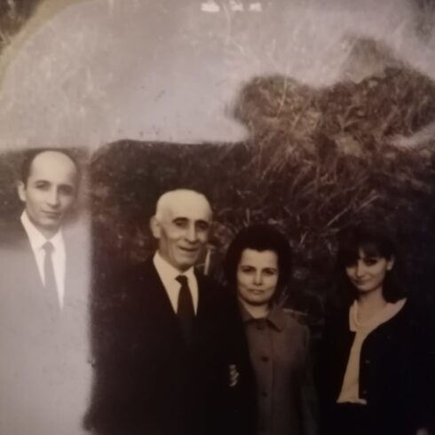 Carbini Arnaldo con le figlie Fornarina e Livia e il figlio Dario