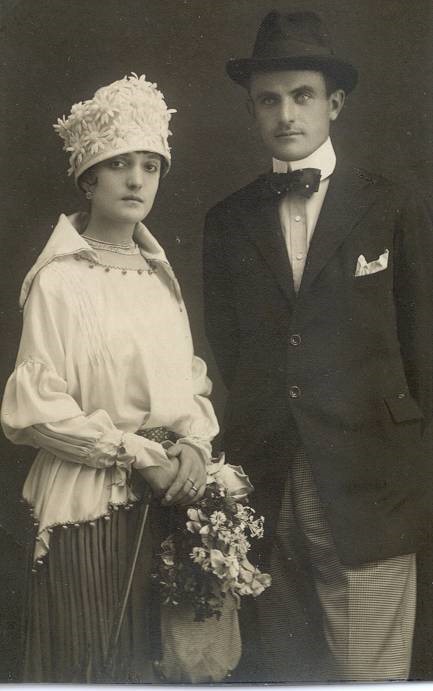 Foto del matrimonio, 1918 circa in Italia, fornita da Anna Cappuccino Foto del matrimonio, 1918 circa in Italia, fornita da Anna Cappuccino