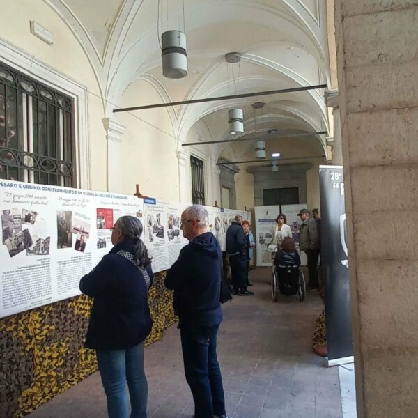 2025-05-24 Inaugurazione 3 edizione mostra Portale delle Memorie presso il cortile di Palazzo Gradari
