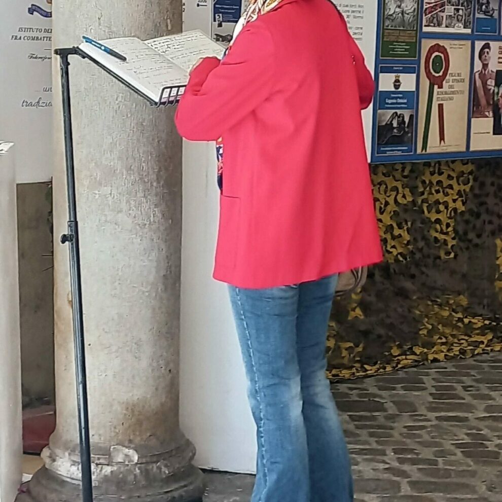 2025-05-24 Inaugurazione 3 edizione mostra Portale delle Memorie presso il cortile di Palazzo Gradari-Libro delle firme