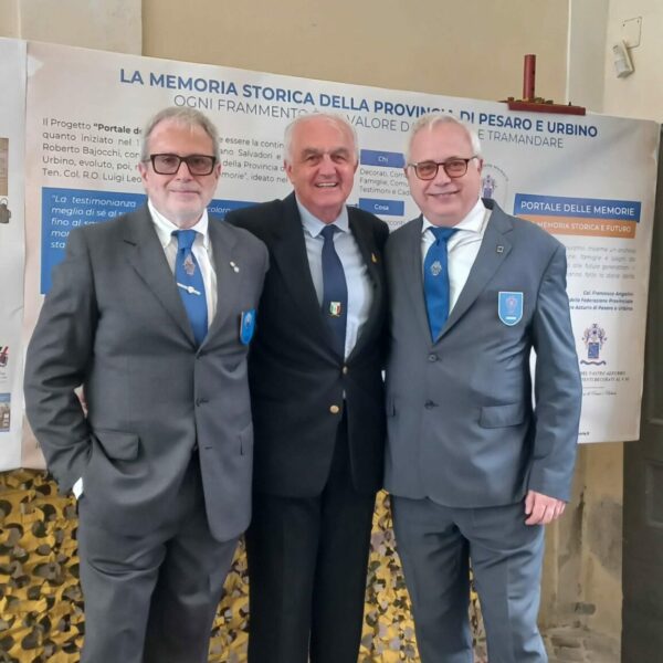 2025-05-24 Inaugurazione 3 edizione mostra Portale delle Memorie presso il cortile di Palazzo Gradari-Col. Francesco Angelini, Crescentini, Alfredo Leonardi