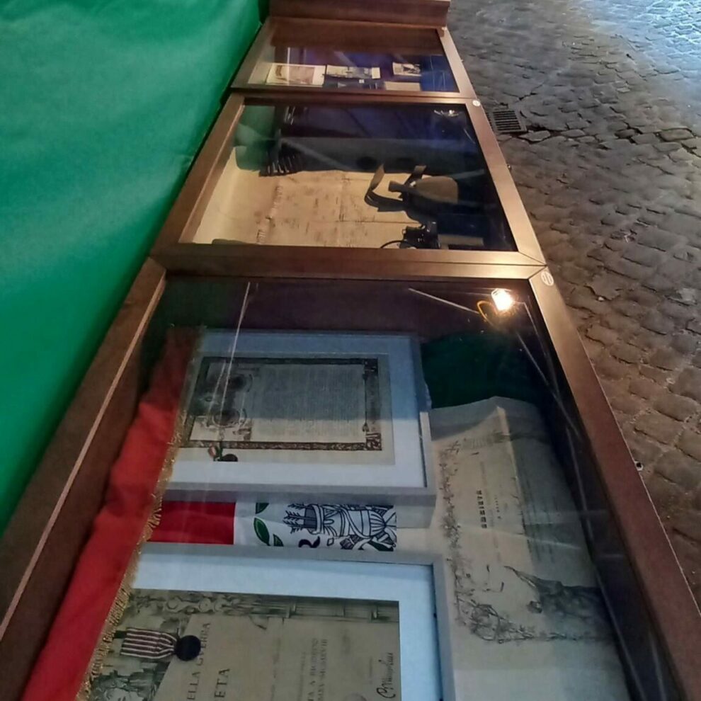 2025-05-24 Inaugurazione 3 edizione mostra Portale delle Memorie presso il cortile di Palazzo Gradari-Bacheche