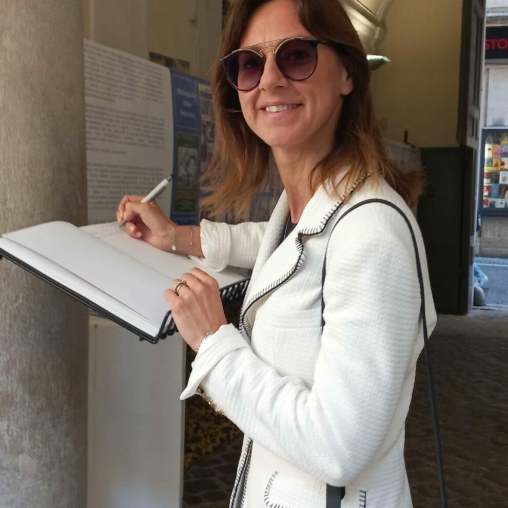 2025-05-24 Inaugurazione 3 edizione mostra Portale delle Memorie presso il cortile di Palazzo Gradari-Libro delle firme