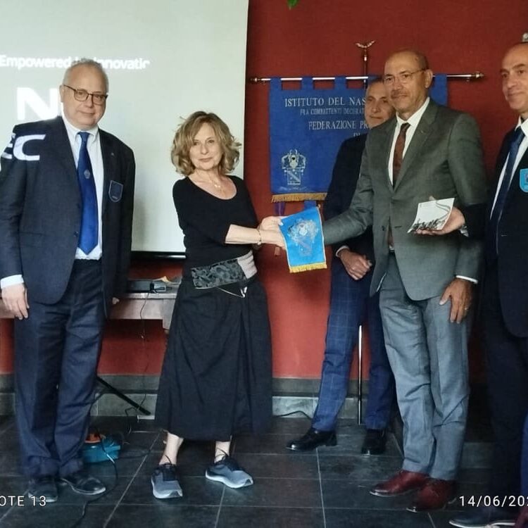 20250614-Lassù dove volano gli eroi-La Consegna del Labaretto a Anna Bischi Graziani