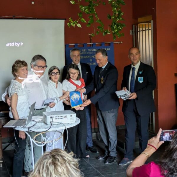 20250614-Lassù dove volano gli eroi-La consegna del labaretto