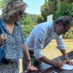 20250614-Lassù dove volano gli eroi-le firme dei familiari sulla cartolina