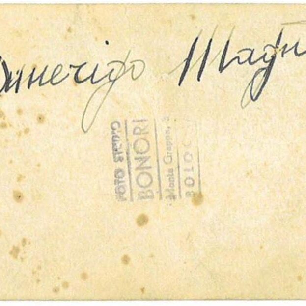 Retro della foto di Amerigo Magno